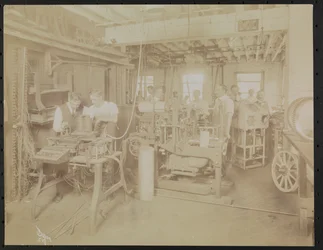Dressler & Co. filmstudio met werkende mannen, New York