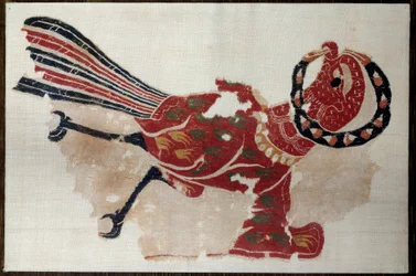 Fragment van wollen en linnen hangers: vogel (adelaar?)