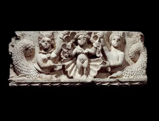 Koptische kunst: De geboorte van Venus (Aphrodite). Kalksteenreliëf uit Egypte. 5e eeuw na Chr. H. 0,71 x 0,29 m. Parijs, Musée du Louvre