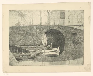 Brug over een gracht
