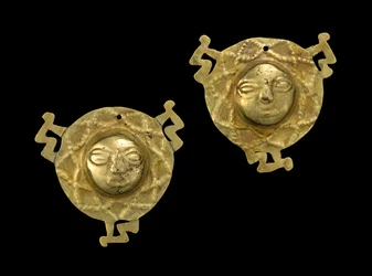 Paar oorornamenten, 600-1600 AD