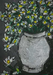 Witte bloemen in een grijze vaas