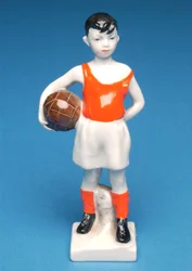 Deense jongen met een voetbal (keramiek)
