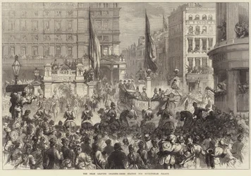 De Shah verlaat Charing-Cross Station naar Buckingham Palace