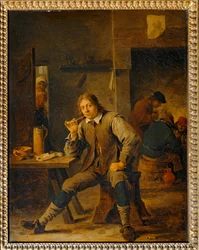 Roker leunend tegen een tafel ...