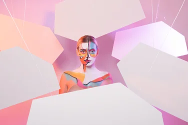 Levendige abstracte vrouw
