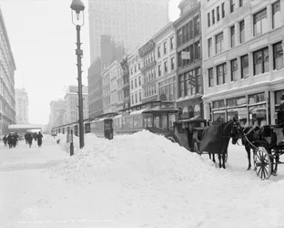 Geblokkeerd vervoer op 23rd Street na een sneeuwstorm, New York, ca. 1905
