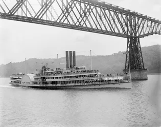 Onder de Poughkeepsie-brug, New York, ca. 1906