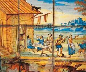 Detail van majolica-decoratie van Klooster van Arme Klaren