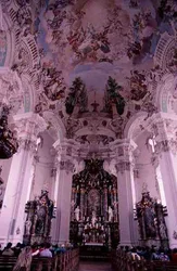 Rococo interieur van de kerk, begonnen in 1727