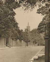 Hampstead Kerk vanaf de Bladerrijke Muren van Frognal Lane
