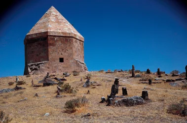 Anoniem mausoleum op de oude begraafplaats