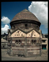 Achthoekig Mausoleum van Sultan Turbesi