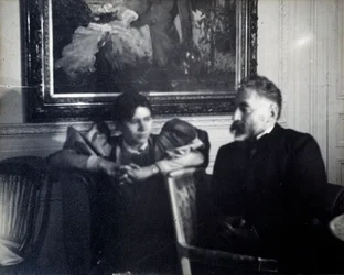 Portret van de schrijver Stephane Mallarme (1842-1898) en Paule Gobillard, nicht door Berthe Morisot. Fotografie door Edgar Degas (1834-1917) 1896