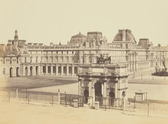 [De Arc de Triomphe du Carrousel en de Cour Napoléon, gezien vanaf de Tuilerieën, Louvre, Parijs]