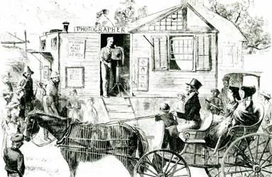 Bezoek van een fotograaf aan een afgelegen stadje