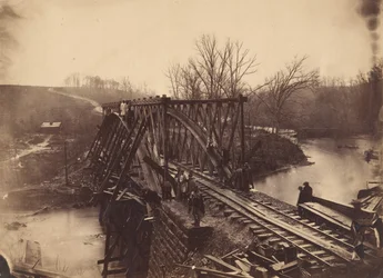 Deel van de bouwkorps die nieuwe militaire vakwerkbrug over Bull Run bouwt