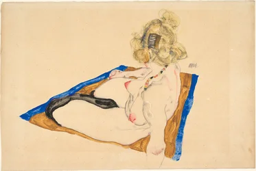 Blonde naakt zittend op een bruine tapijt met een blauwe rand, 1912