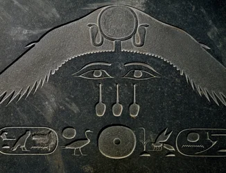 Pyramidion van Amenemhat III, hoogte 140 cm, basalt, uit Dahshur, detail, Egyptische beschaving, Middenrijk, XIIe dynastie