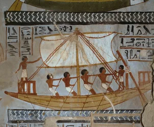 Een begrafenisschip neemt de mummie van Sennufer mee op zijn laatste reis naar Abydos ...