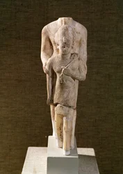 Amon beschermt Amenhotep III (1382-44 v.Chr.), uit de tempel van Amon, Karnak