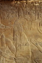 Anubis houdt de mummie vast, reliëf uit het graf van Maia, voedster van Toetanchamon, Saqqara, Egypte, Egyptische beschaving, Nieuwe Koninkrijk, Dynastie XVIII, (detail)