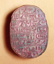 Basis van een huwelijksscarabee van Amenhotep III (c.1417-1379 v.Chr.) en koningin Tiye, Nieuwe Rijk, c.1391-1353 v.Chr.