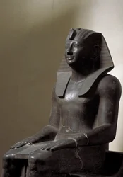 Egyptische antiquiteit: beeld van basaniet die de heerser Thutmosis (Tuthmosis of Thutmus) III (1479-1425 v.Chr.), Egyptische farao, voorstelt. Dim. 192 cm. 18e dynastie