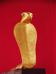 Beeld van de cobra Netjer-Ankh, uit het graf van Toetanchamon (ca. 1370-1352 v.Chr.) Nieuwe Koninkrijk