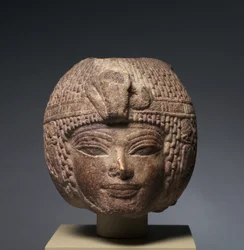 Hoofd van Amenhotep III met Ronde Pruik, ca. 1391-1353 v.Chr.