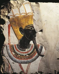 Kalkstenen blokken beschilderd met reliëfs die God Amun-Min afbeelden, uit de Tempel van Thoetmosis III in Deir el-Bahari, Egypte