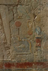 Reliëf met Horus, kapel van de godin Hathor, uit de dodentempel van Hatsjepsoet (ca. 1503-1482 v.Chr.), Nieuwe Rijk