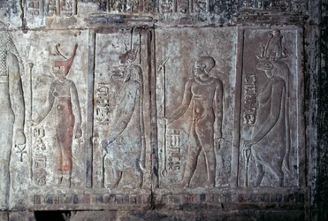 Reliëf met Neith, Opet, Hor Hijen en Hirent, Dodentempel van Hatsjepsoet, Deir el-Bahari, Thebaanse Necropolis (UNESCO Werelderfgoedlijst)