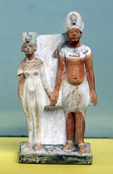 Statuette van Amenophis IV (Achnaton) en Nefertiti, uit Tell el-Amarna, Amarnaperiode, Nieuwe Rijk, 1353-1337 v.Chr.