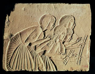 Tablet met vier schrijvers aan het werk, Nieuwe Rijk, ca.1400 v.Chr.