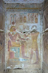 Gekleurd reliëf, tempel van Seti I, Abydos, Egypte