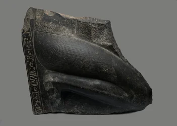 Knielend standbeeld van Khaemwaset, 1281-1277 v.Chr.