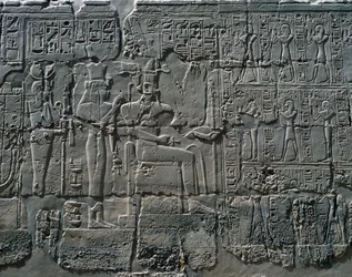 Scènes van offers aan goden, reliëf, binnenmuren van de Grote Hypostyle Hal, Karnak tempelcomplex (Unesco Werelderfgoedlijst)