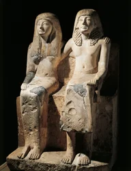 Beeldengroep die de schrijver Pendua en zijn vrouw Nefertari voorstelt, gevonden in Deir el-Medina, Egypte