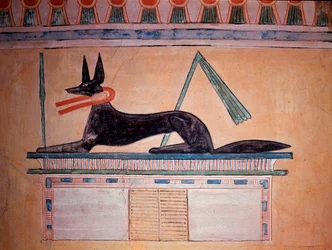 Anubis met jakhalzenkop, god van de mummificatie. Muur van het graf van Prins Khaemweset II