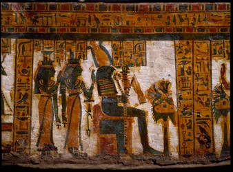 Egyptische oudheid: de godheden Isis en Nephtys aanbidden Osiris. Ze houden sleutels van het leven in de vorm van een kruis (Ankh). Decoratie van de antropoïde sarcofaag van de schrijver Butehamon, 21e dynastie (1085-935 v.Chr.). Museum van Egypte in Turij