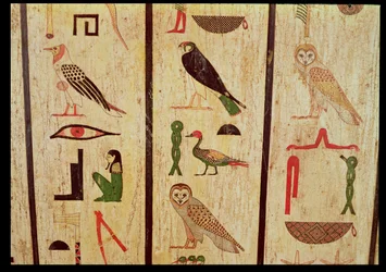 De sarcofaag van Psamtik I (664-610 v.Chr.) detail van hiërogliefen, Late Periode