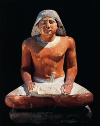 Standbeeld van een zittende schrijver uit de necropolis van Saqqara, 5e dynastie, oud rijk