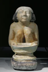 Vrouw met zeef. Uit Gizeh, mastaba van Djacha. Midden (kalksteen)
