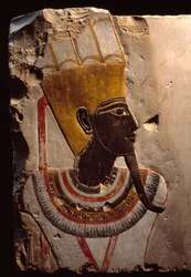 Egyptische oudheid: detail van een schilderij op kalksteen dat de vruchtbaarheidsgod Amon Min (Amon-Min) afbeeldt. Luxor, Egyptisch Kunstmuseum