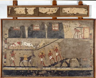 Egyptische oudheid: het transport van tarwe op de rug van muilezels en op de rug van mannen. Detrempe op klei en stro uit het graf van de generaal en kanselier van koning Iti in El Ghebelen nabij Luxor. 2200-2000 v.Chr. Turijn, Egyptisch museum