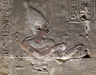 De Farao met de Hedjet, Tempel van Horus in Edfu