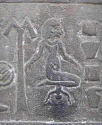 Vrouw die bevalt, Kom Ombo Tempel (reliëf)