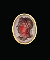 Hellenistische intaglioring met koninklijk portret van een Ptolemaeïsche heerser, waarschijnlijk Ptolemaeus IX, Soter II, laat 2e - vroeg 1e eeuw v.Chr.