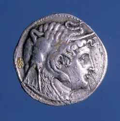 Zilveren munt met de beeltenis van Ptolemaeus I Soter (367 v.Chr. - 283 v.Chr.), Koning van Egypte